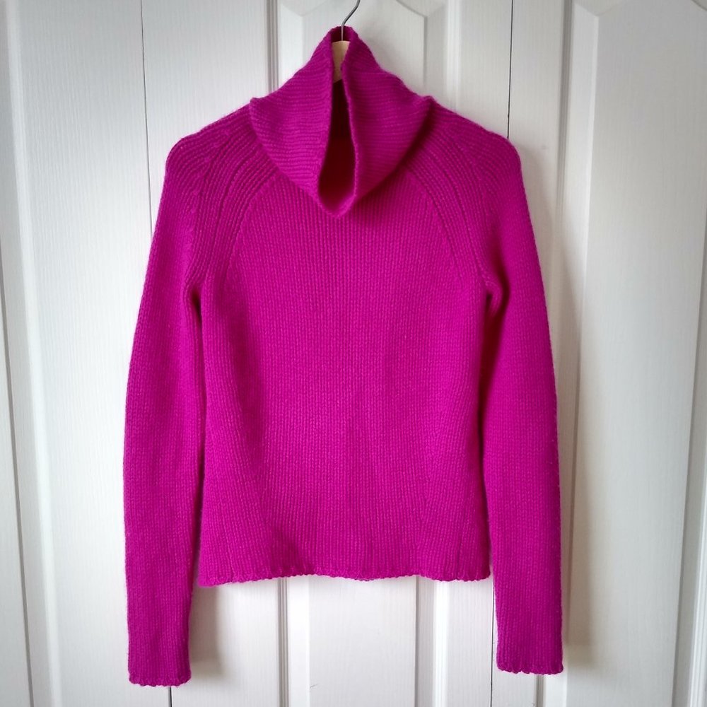 Theory Fuschia Turtleneck Cashmere Sweater